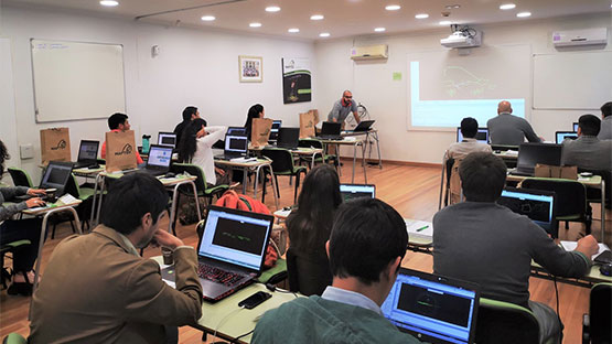 Participantes del programa de capacitación en Maptek Chile